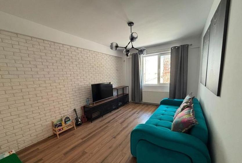 Apartament cu 3 camere decomandat, mobilat în Parcul Carol