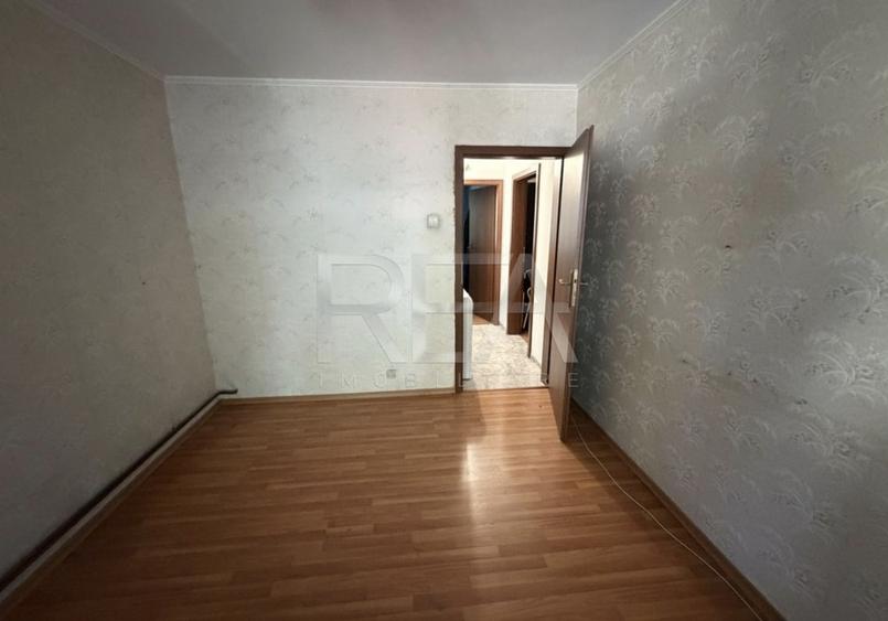 Apartament cu 3 camere semidecomandat, mobilat în Drumul Taberei