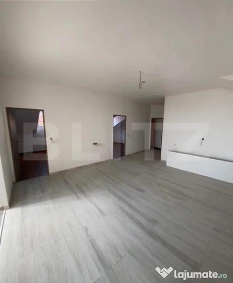 Apartament cu 5 camere decomandat, mobilat în Decebal