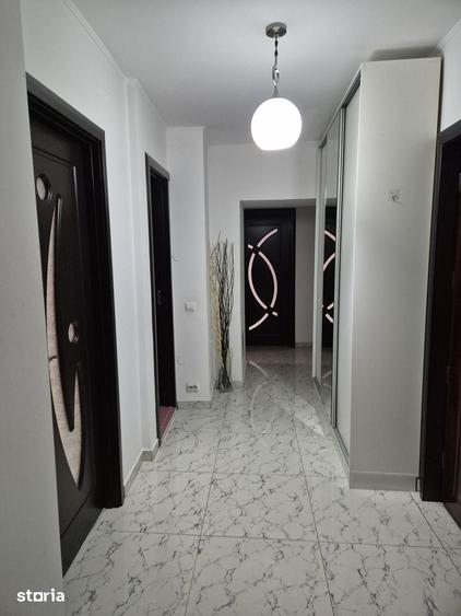 Apartament cu 2 camere decomandat în Apărătorii Patriei