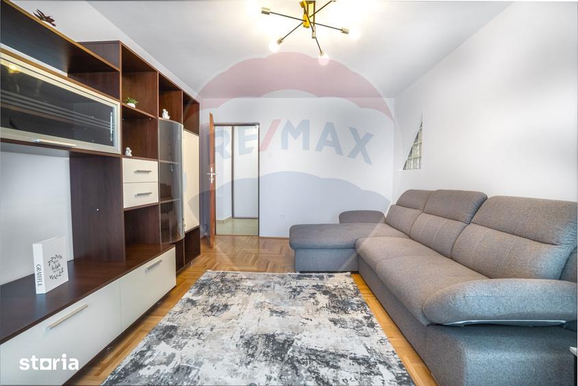 Apartament cu 3 camere decomandat în Vlahuță