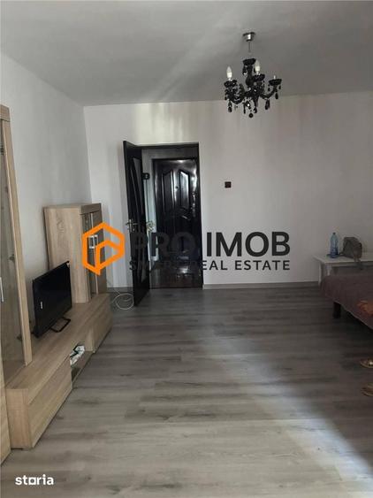 Garsonieră decomandată în Micro 3