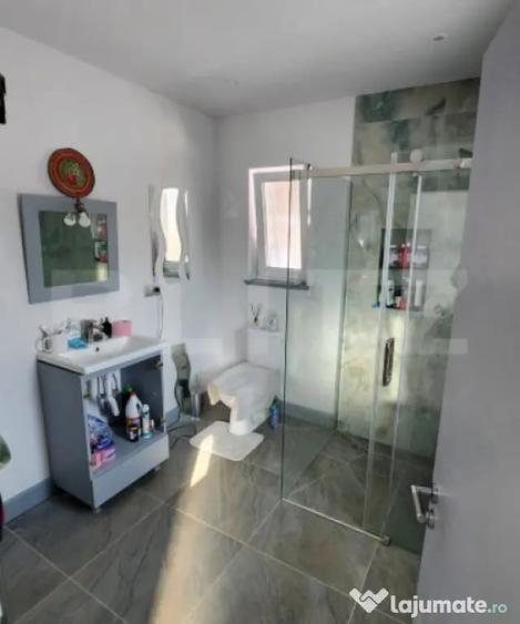 Casă cu 4 camere cu Teren 1800 Mp în Central
