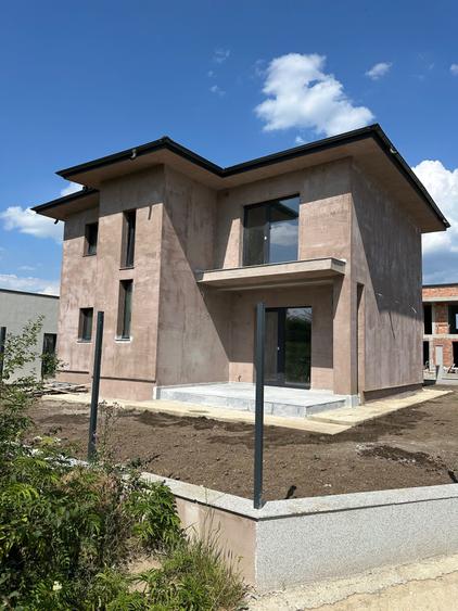 Casă cu 4 camere cu Teren 505 Mp în Granit