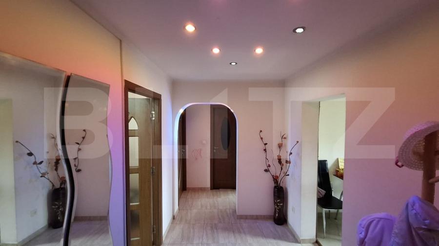 Apartament cu 3 camere decomandat, mobilat în Micro 11