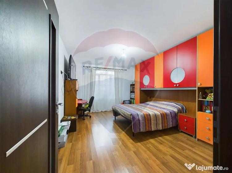 Vila cu 6 camere, teren 1200mp de vanzare- Varasti, la 4 ... - 1
