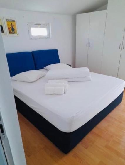 Casă individuală cu 3 camere cu Canalizare în Central