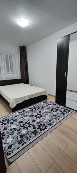 Apartament cu 3 camere semidecomandat în Steaua