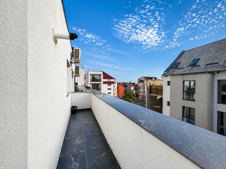 Apartament cu 3 camere decomandat, mobilat în Central
