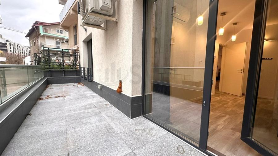 Apartament cu 3 camere semidecomandat în Herăstrău