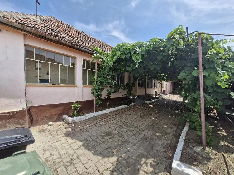 Casă cu 3 camere cu Teren 13 Mp în Bencecu de Sus