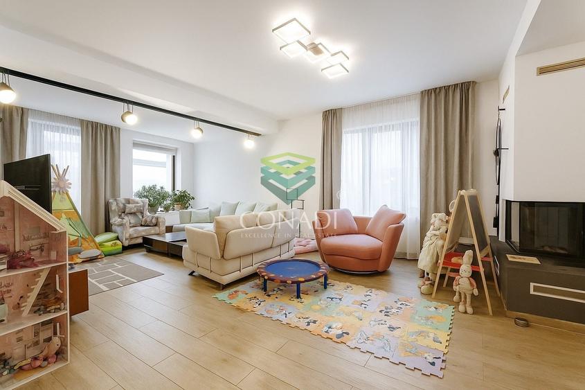 Duplex cu 7 camere cu Piscina în Iancu Nicolae