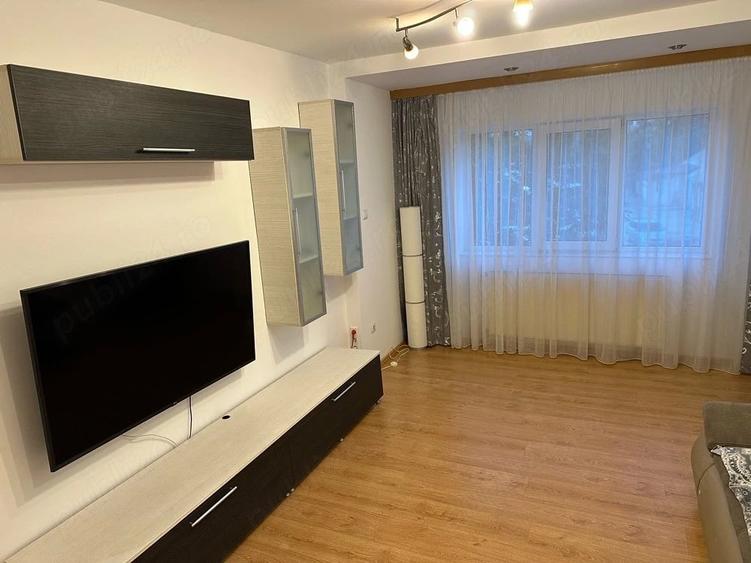 Apartament cu 3 camere decomandat în Girocului