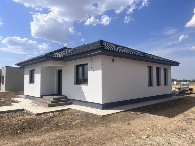 Casă cu 4 camere în Sântandrei