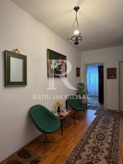 Apartament cu 4 camere decomandat în Central