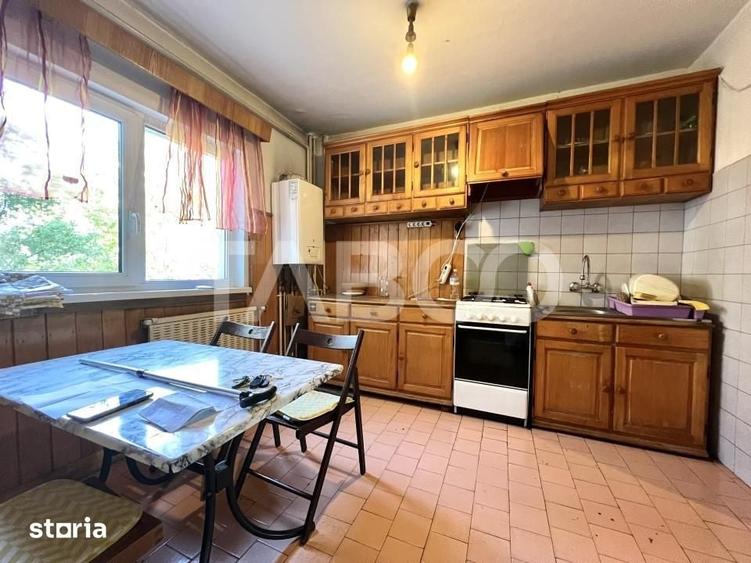 Apartament cu 3 camere decomandat în Plopilor
