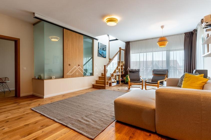 Apartament cu 3 camere semidecomandat, mobilat în Zorilor