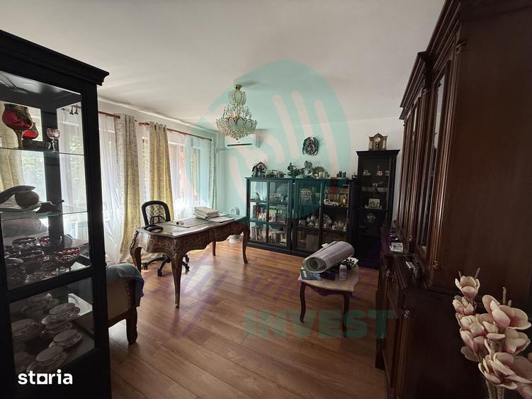 Casă cu 10 camere cu Teren 410 Mp în Pantelimon