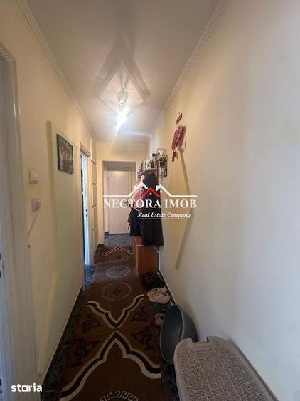 Apartament cu 3 camere semidecomandat în Seleuș