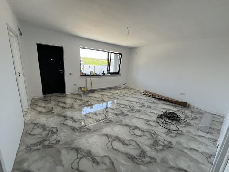 Casă individuală cu 3 camere cu Canalizare în Valu lui Traian