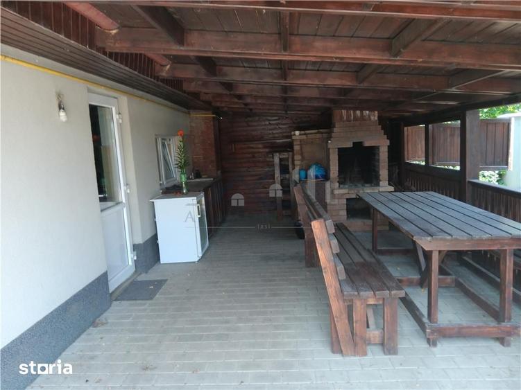 Casă cu 10 camere cu Teren 750 Mp în Rediu