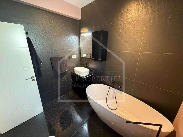 Casă individuală cu 4 camere cu Canalizare în Central