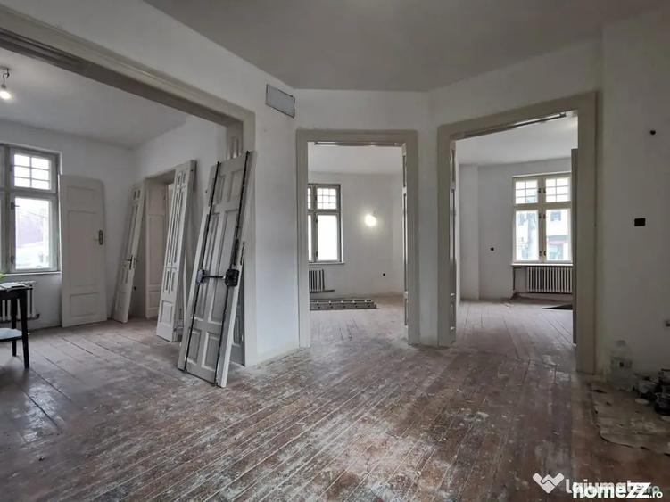 Casă cu 7 camere cu Teren 350 Mp în Ferdinand