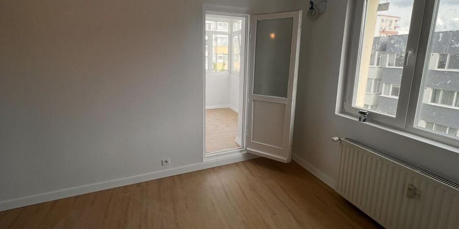 Apartament cu 3 camere decomandat în Dristor