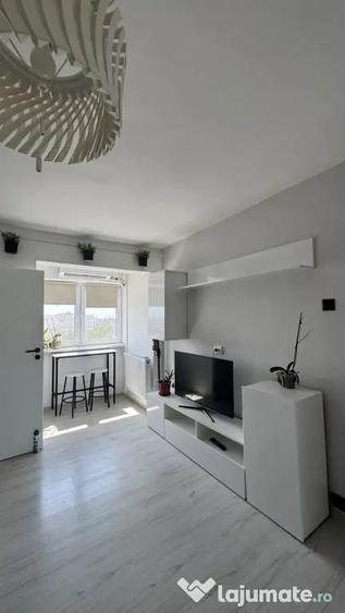 Apartament cu 2 camere semidecomandat în Berceni