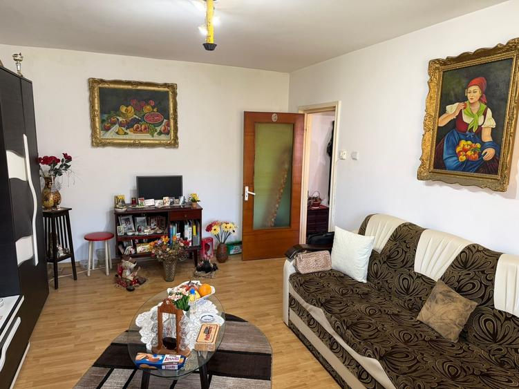 Apartament cu 2 camere decomandat în Noua