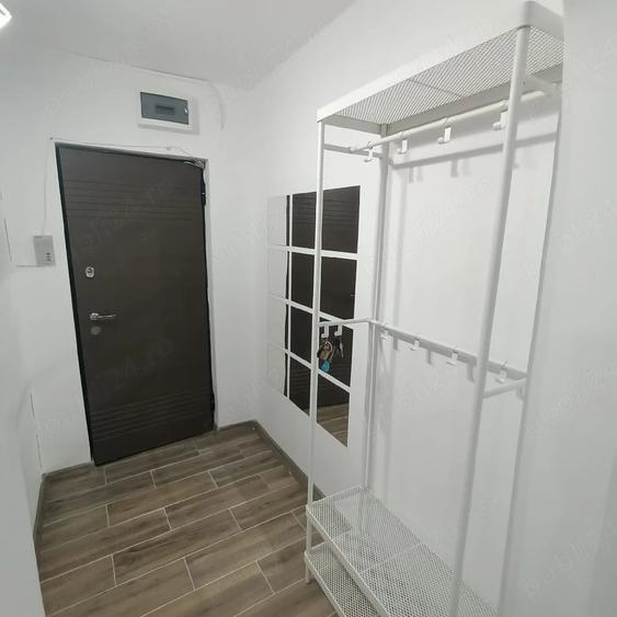 Inchiriez apartament 3 camere - 5