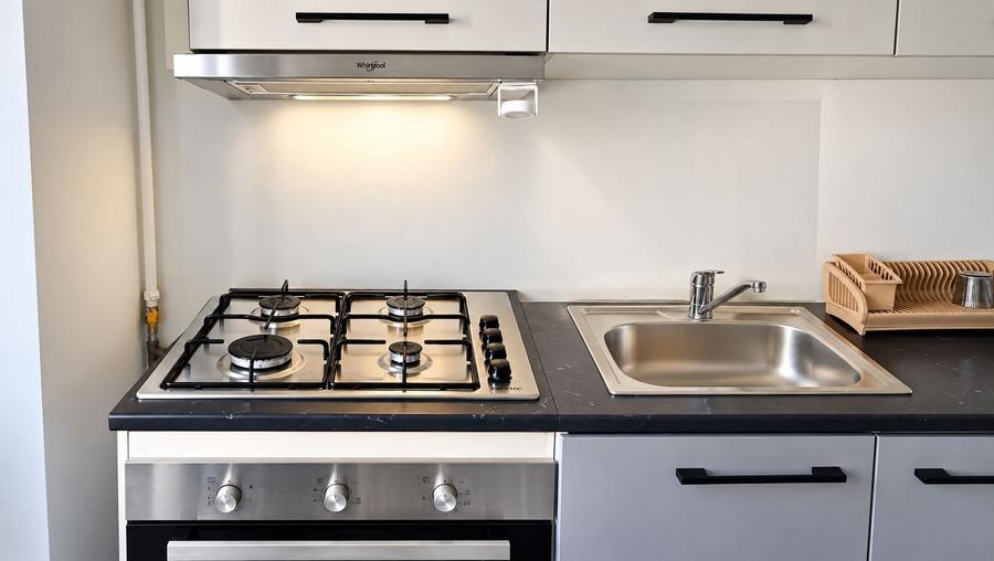 Apartament cu 3 camere decomandat, mobilat în Central