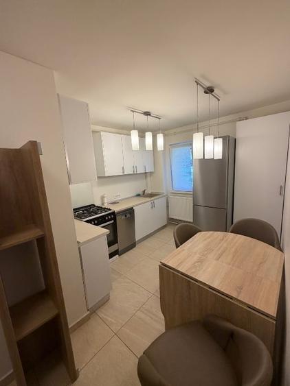 Apartament cu 2 camere semidecomandat, mobilat în Take Ionescu