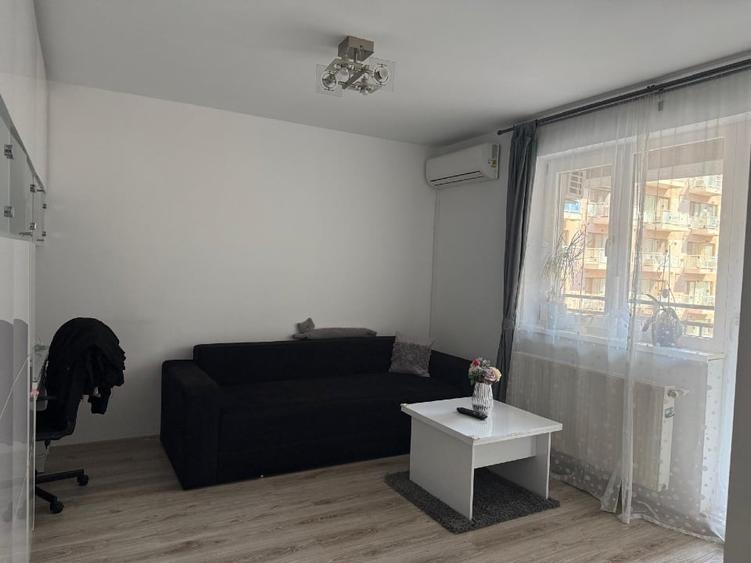 Apartament cu 2 camere decomandat, mobilat în Titan