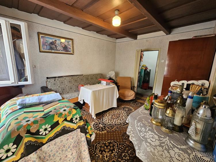 Casă cu 6 camere cu Teren 1800 Mp în Călugareni