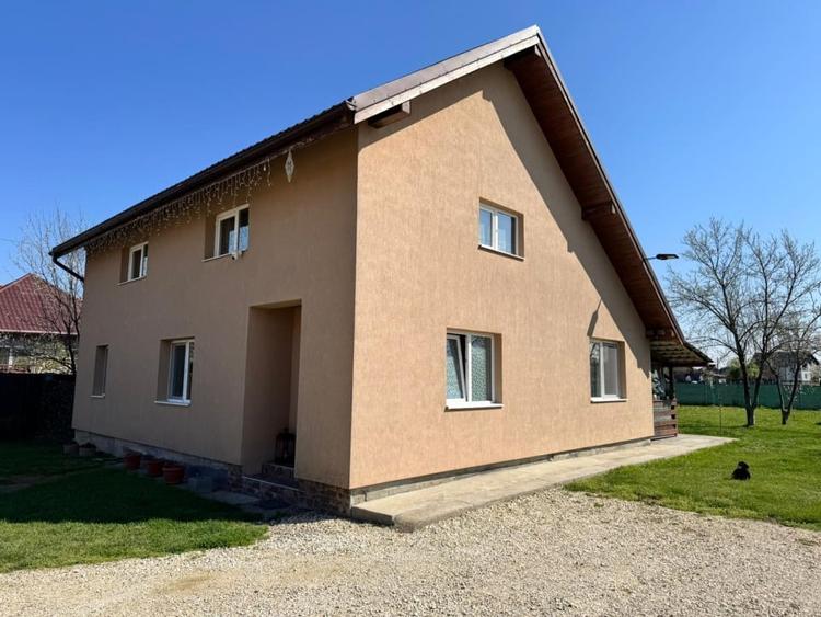 Casă individuală cu 3 camere cu Canalizare în Mireșu Mare