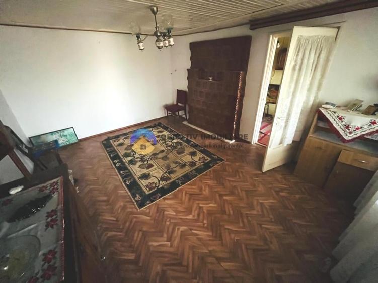 Casă cu 2 camere cu Teren 2040 Mp în Unghi