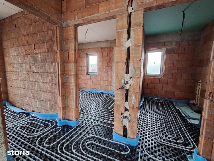 Casă cu 5 camere cu Teren 500 Mp în Chinteni