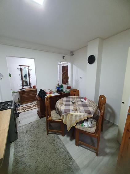 Apartament cu 4 camere semidecomandat în Săsar