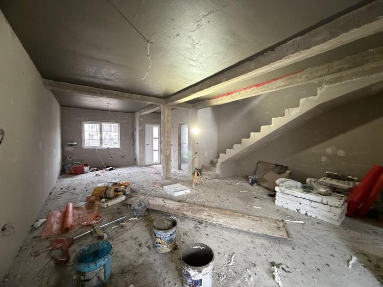 Duplex cu 4 camere cu Canalizare în Moșnița Veche