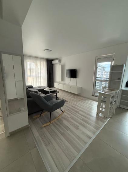 Apartament cu 3 camere semidecomandat în Chiajna