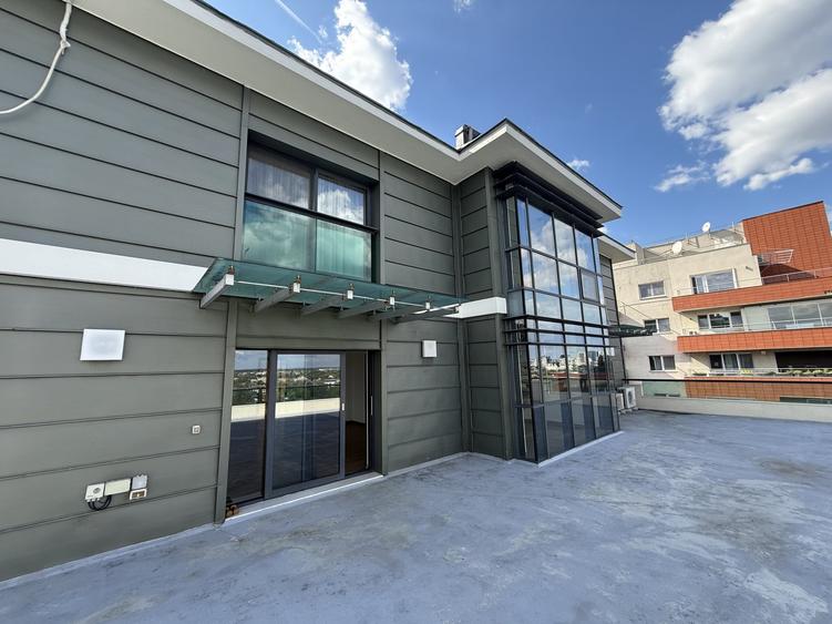 Apartament cu 5 camere decomandat în Lacul Tei