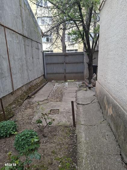 Casă cu 4 camere în Rovine
