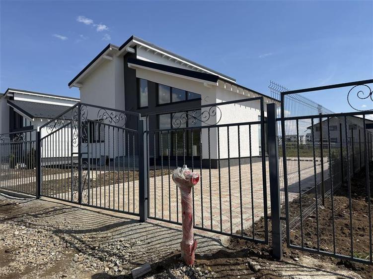 Casă cu 5 camere cu Canalizare în Hărman