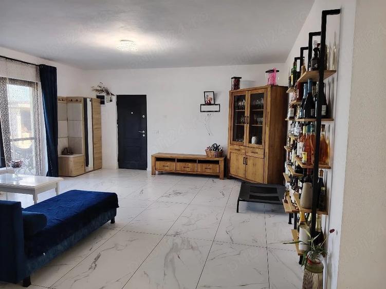Apartament cu 3 camere decomandat în Crișeni