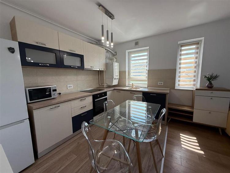 Apartament cu 2 camere decomandat, mobilat în Tractorul