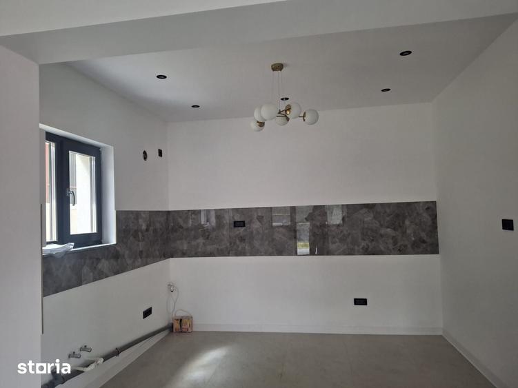Casă cu 5 camere cu Teren 477 Mp în Bârnova