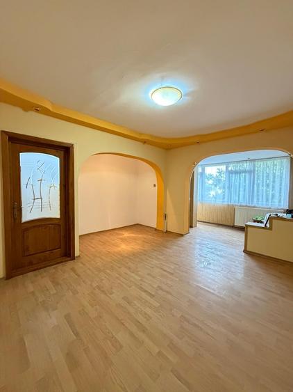 Apartament cu 3 camere decomandat în Micro 13
