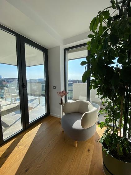 Apartament cu 4 camere în P-ta Presei Libere