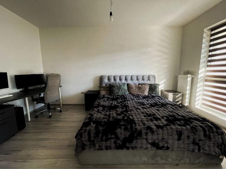 Apartament cu 3 camere semidecomandat în Fundeni